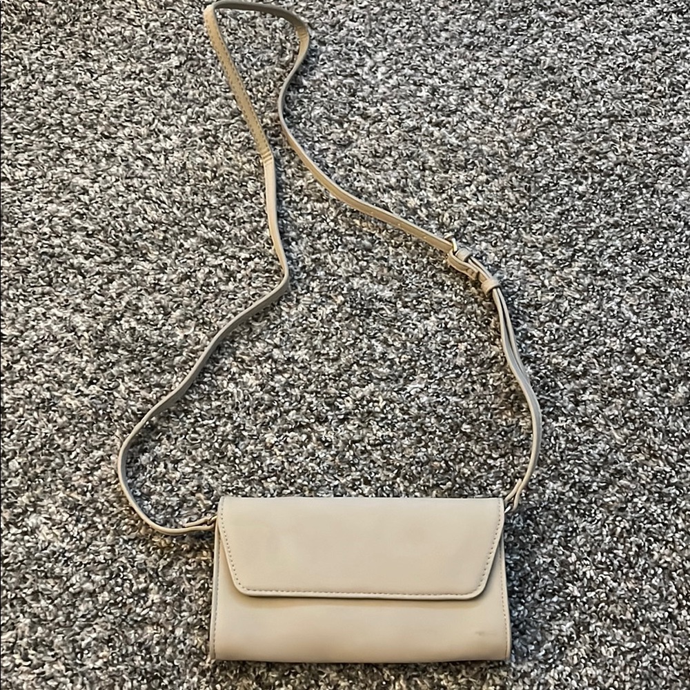 Universal Thread Wallet on a chain crossbody